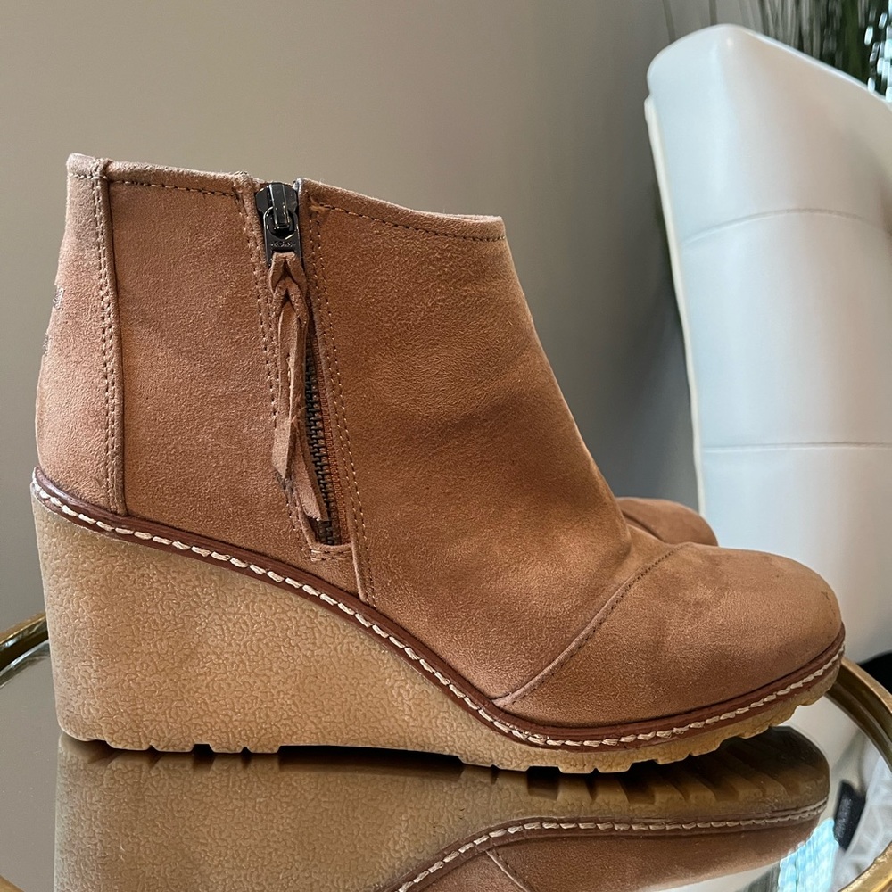 Tom’s booties